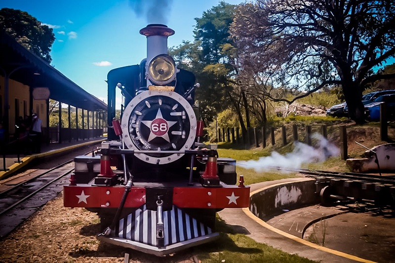 passeio-no-trem-maria-fumaça-de-tiradentes-a-são-joão-del-rei-em-minas-gerais