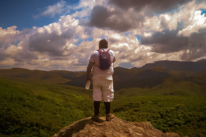 vista-do-mirante-da-pedra-em-lavras-novas-minas-gerais