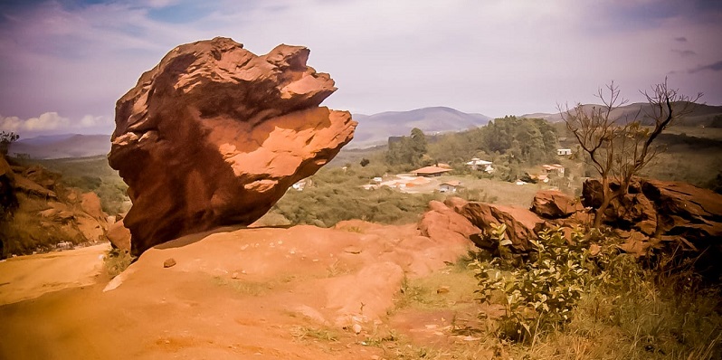 pedra-do-equilibrio-em-lavras-novas-minas-gerais